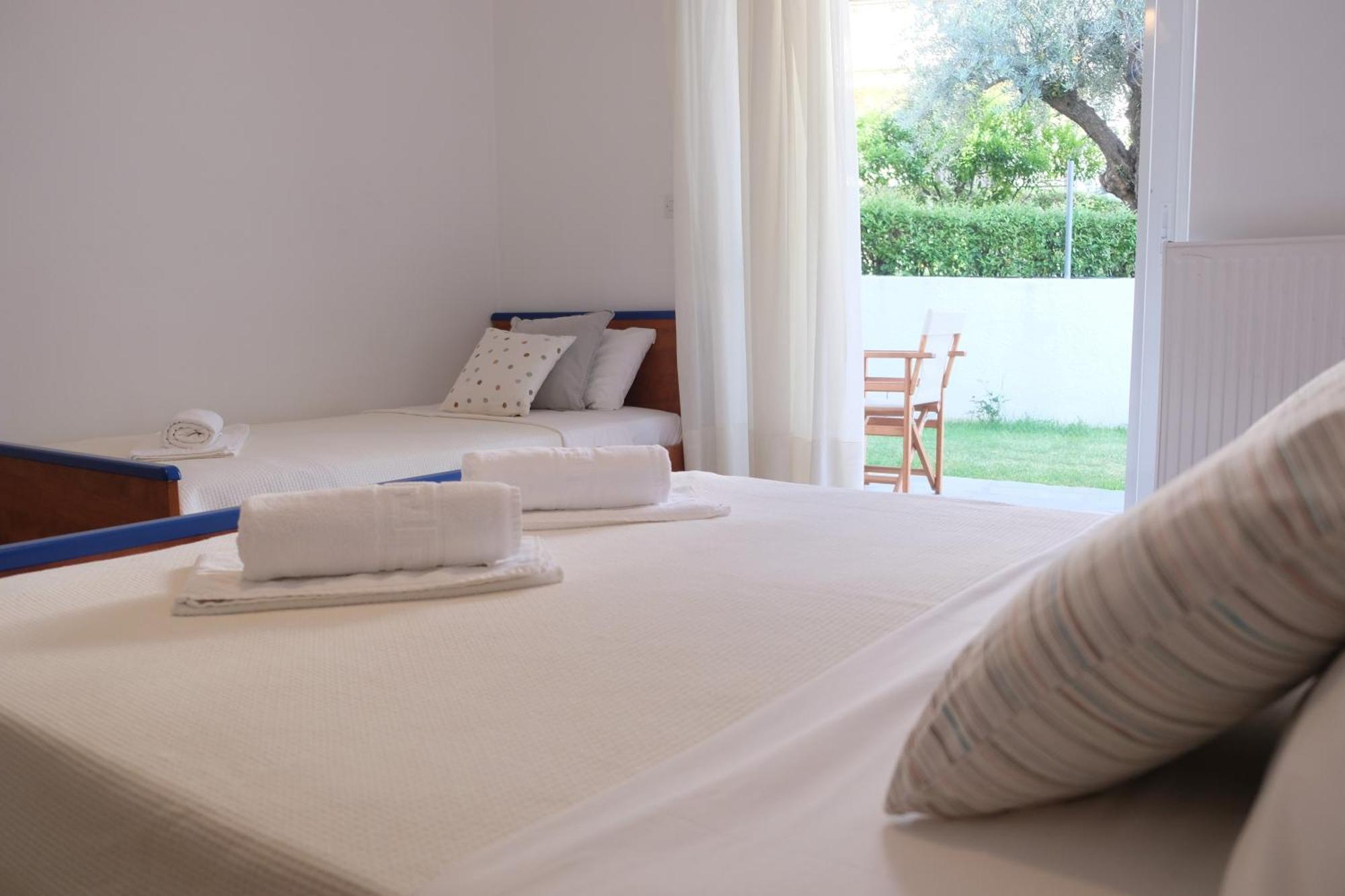 Lappas Rooms Roviés Eksteriør bilde