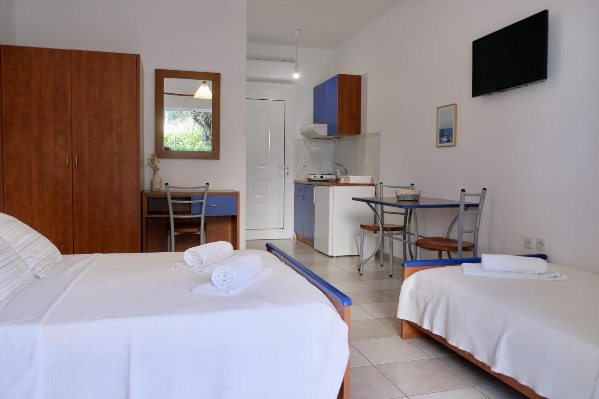 Lappas Rooms Roviés Eksteriør bilde