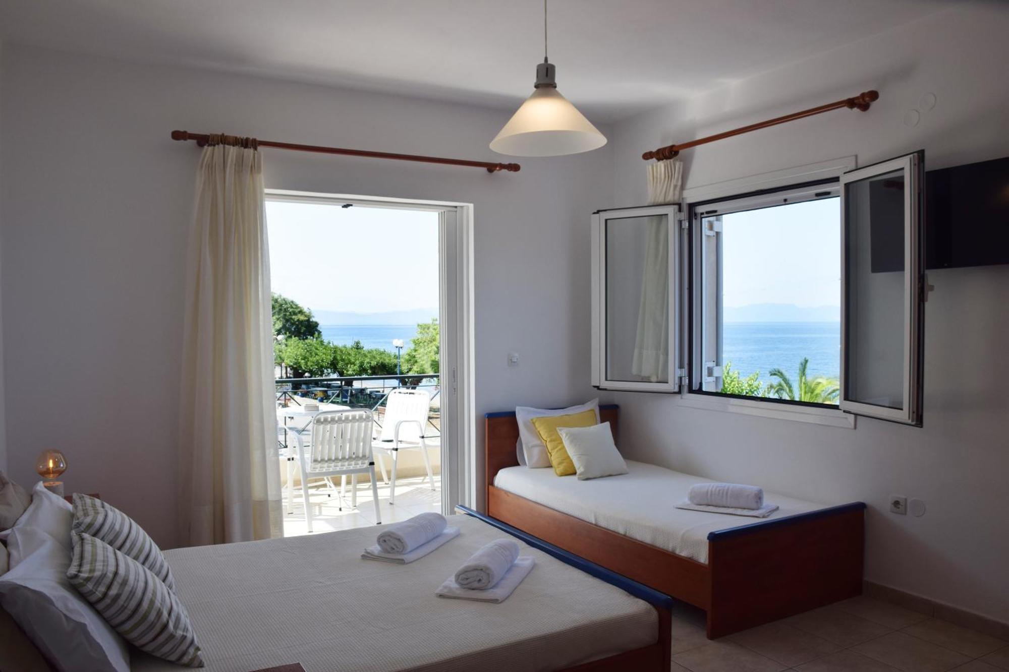 Lappas Rooms Roviés Eksteriør bilde