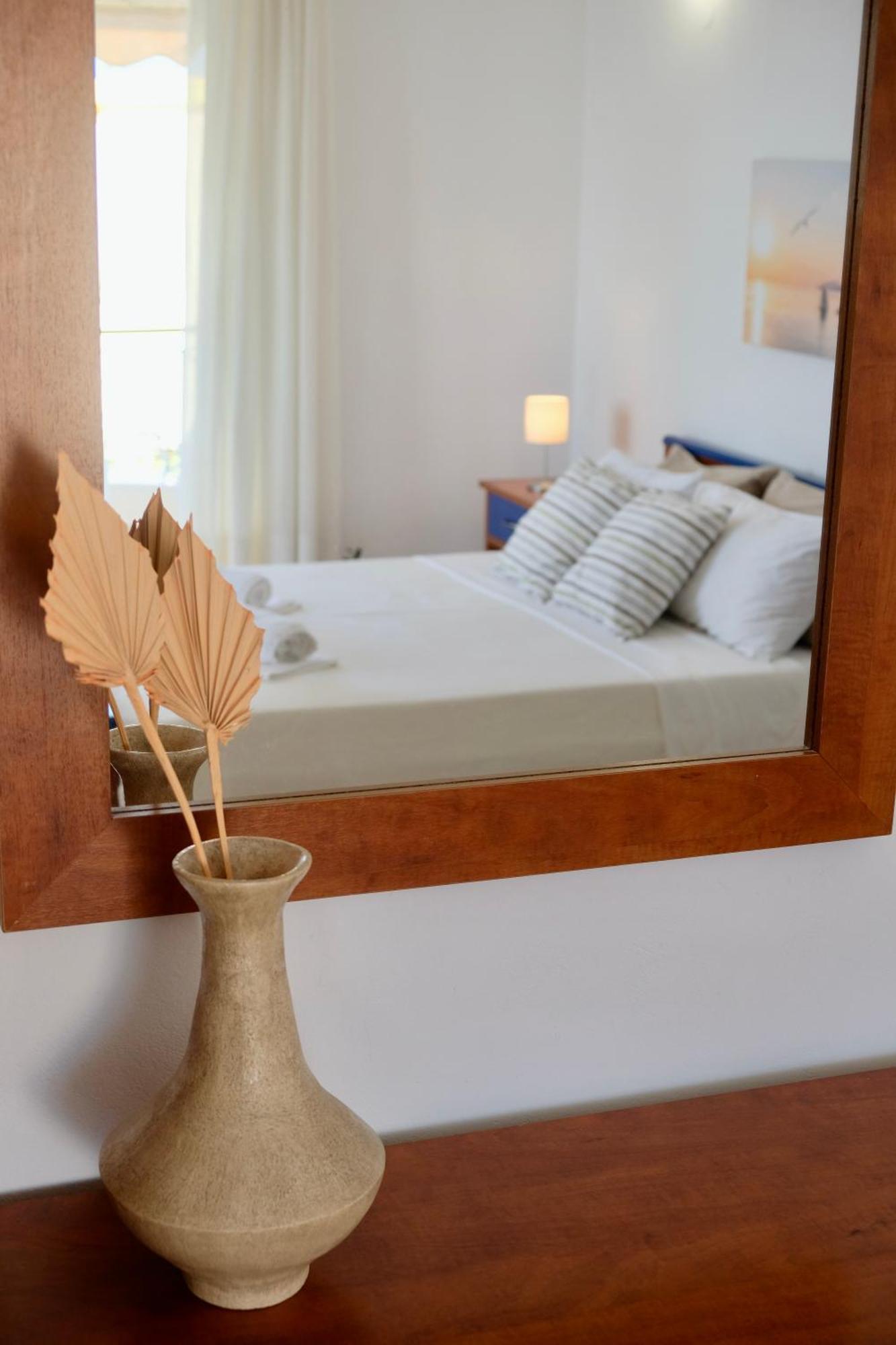 Lappas Rooms Roviés Eksteriør bilde
