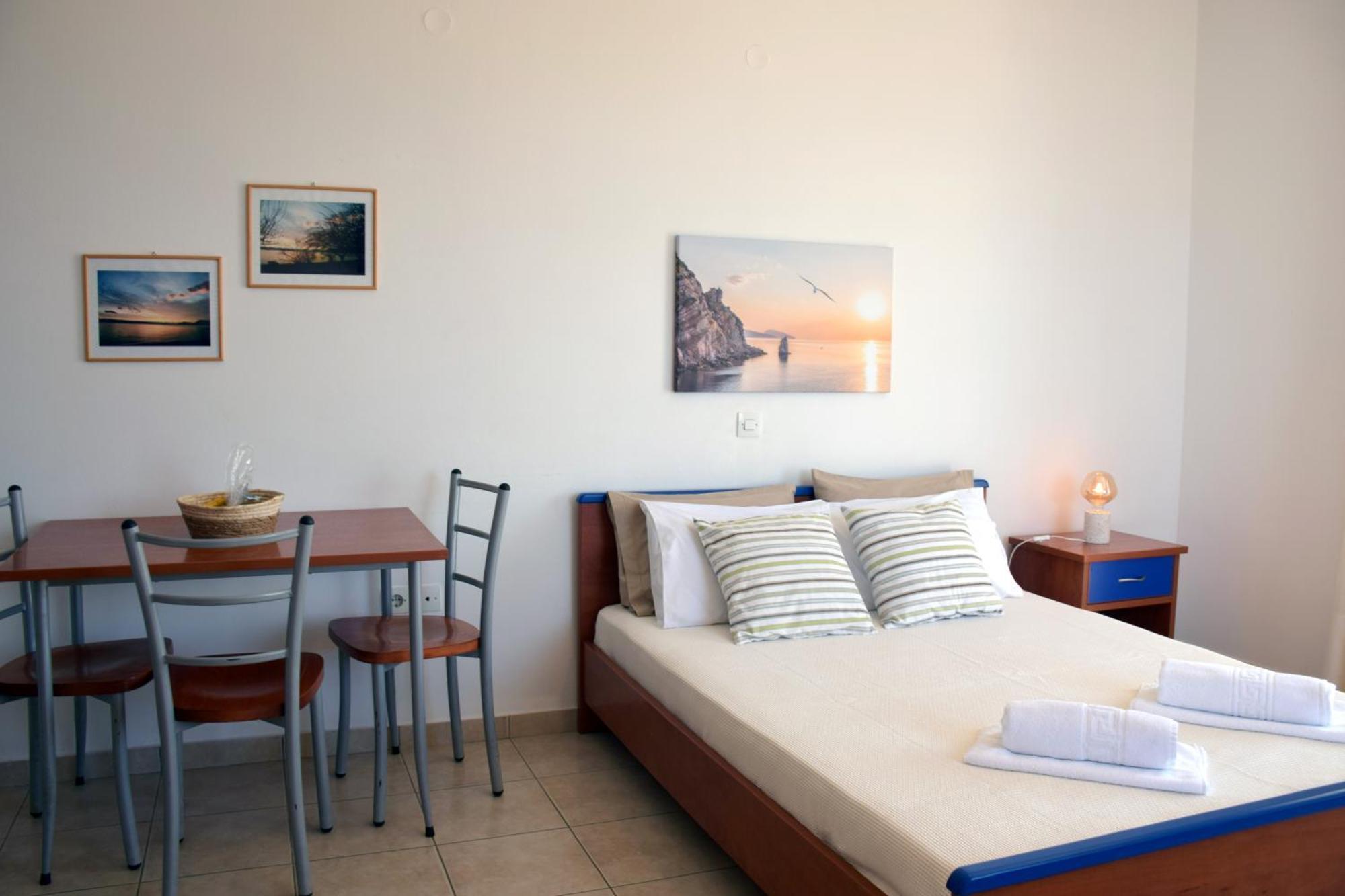 Lappas Rooms Roviés Eksteriør bilde